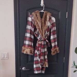 Pottery Barn Red and White Plaid Robe with Faux Fur Trim